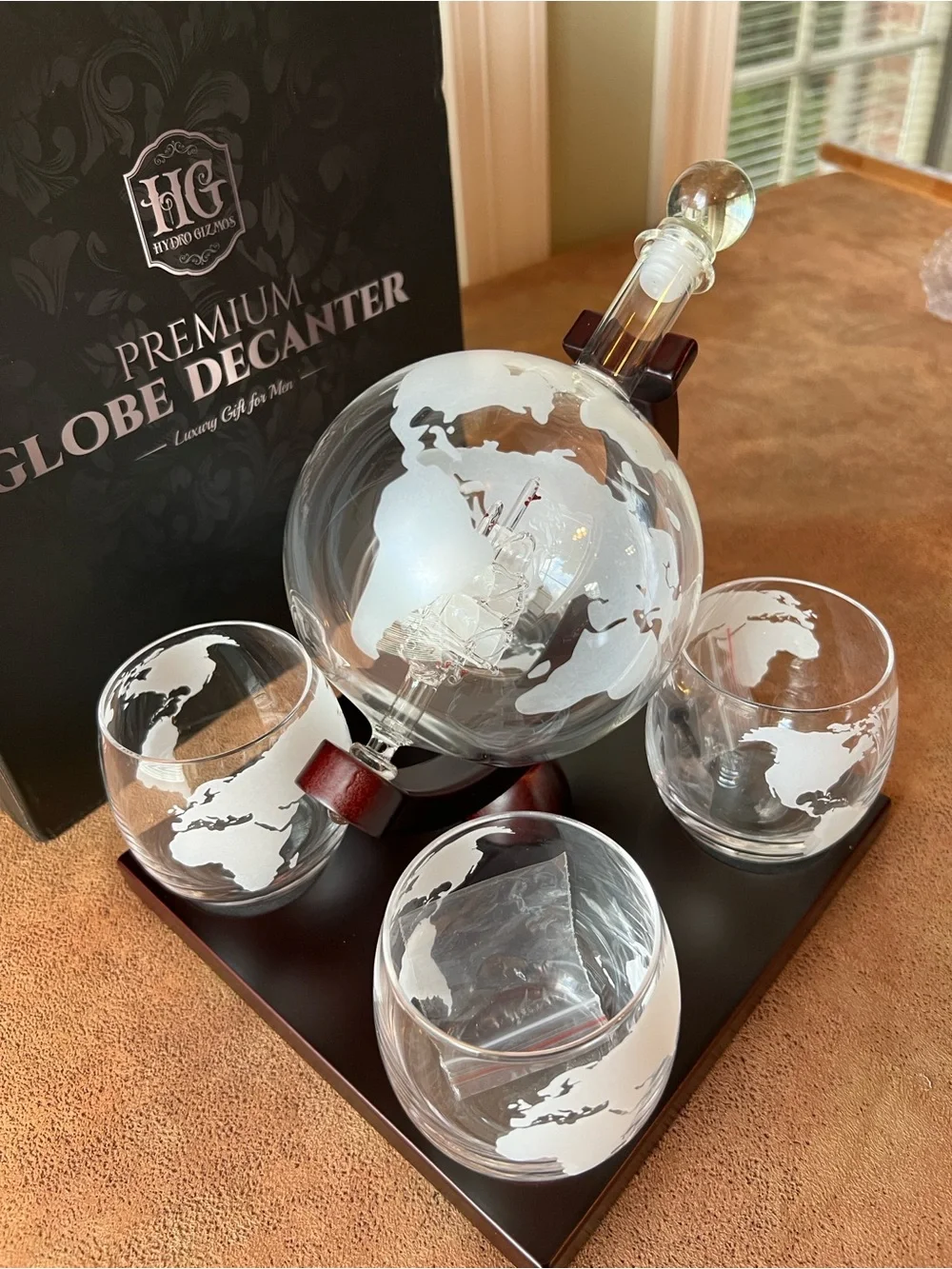 Hydro Gizmos Globe Etched Glass Decanter Set w/ four Globe Tumblers Clear White
